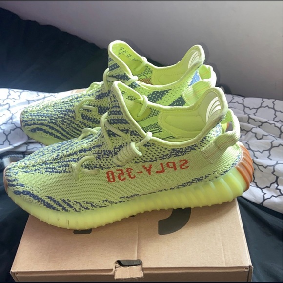 Yeezy boost 350 V2 semi frozen yellow sz9